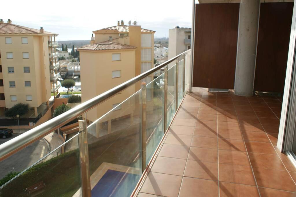 شقة Apartamento En Roses Con Parking Y Piscina المظهر الخارجي الصورة