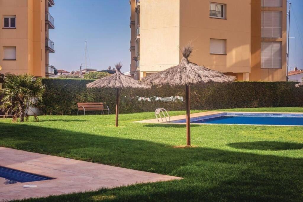 شقة Apartamento En Roses Con Parking Y Piscina المظهر الخارجي الصورة