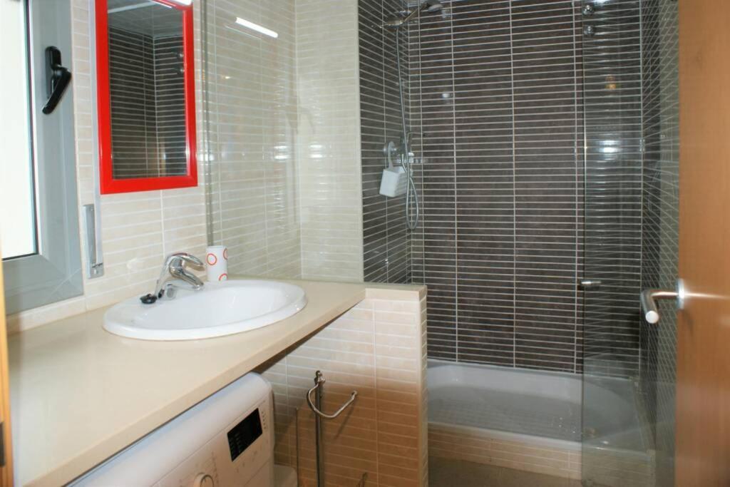 شقة Apartamento En Roses Con Parking Y Piscina المظهر الخارجي الصورة