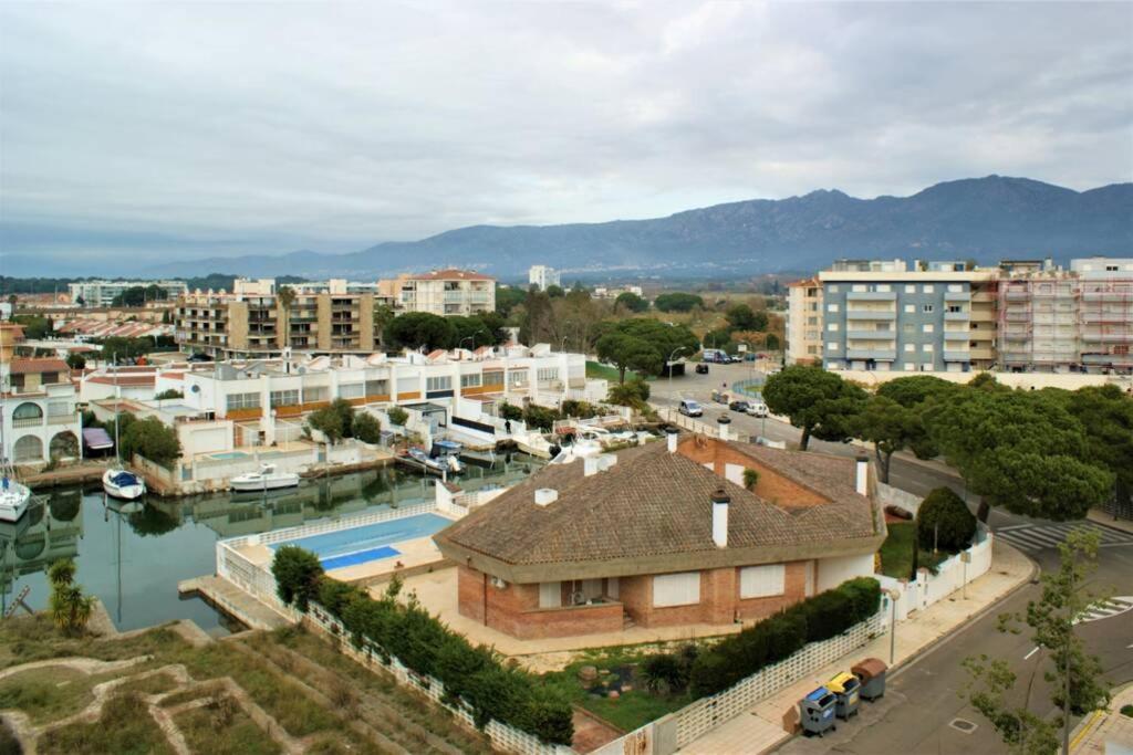 شقة Apartamento En Roses Con Parking Y Piscina المظهر الخارجي الصورة